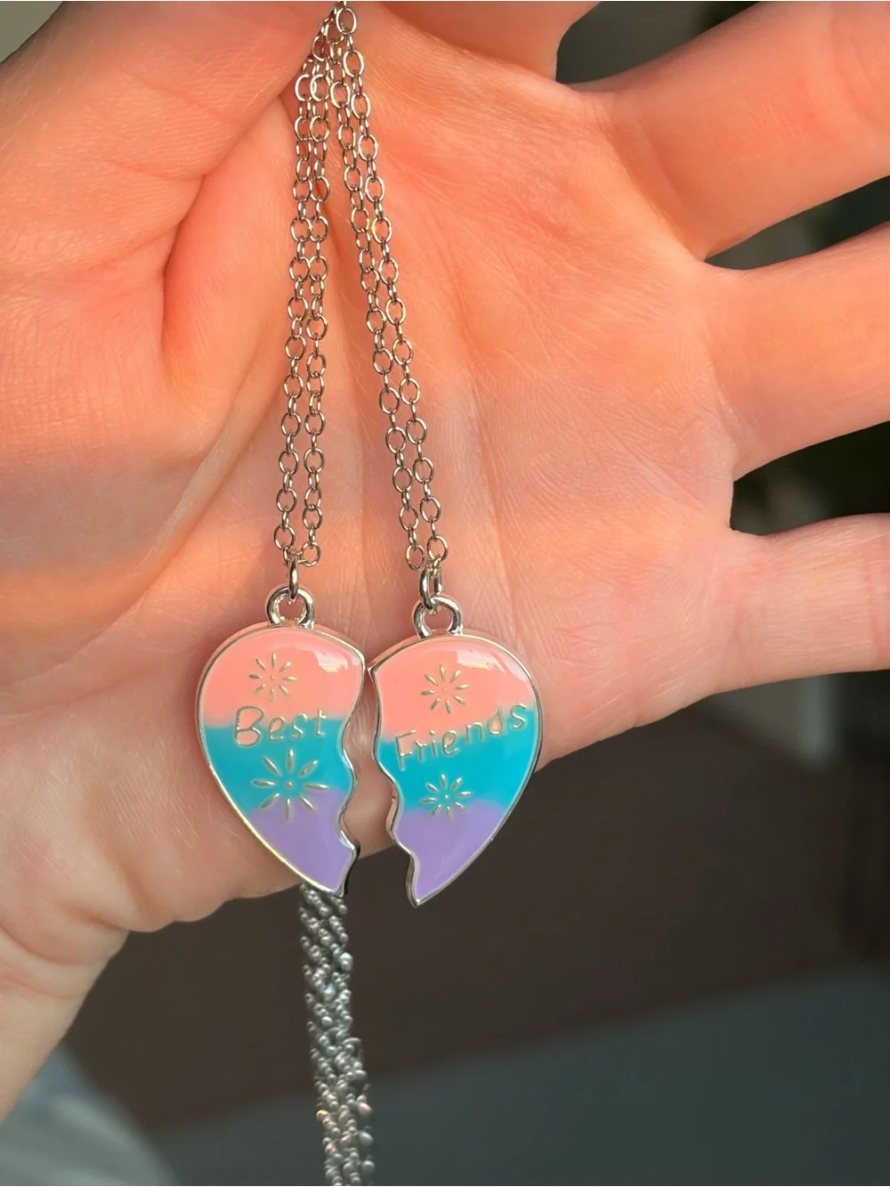 Best Friends Necklace Two broken heart pendants New!